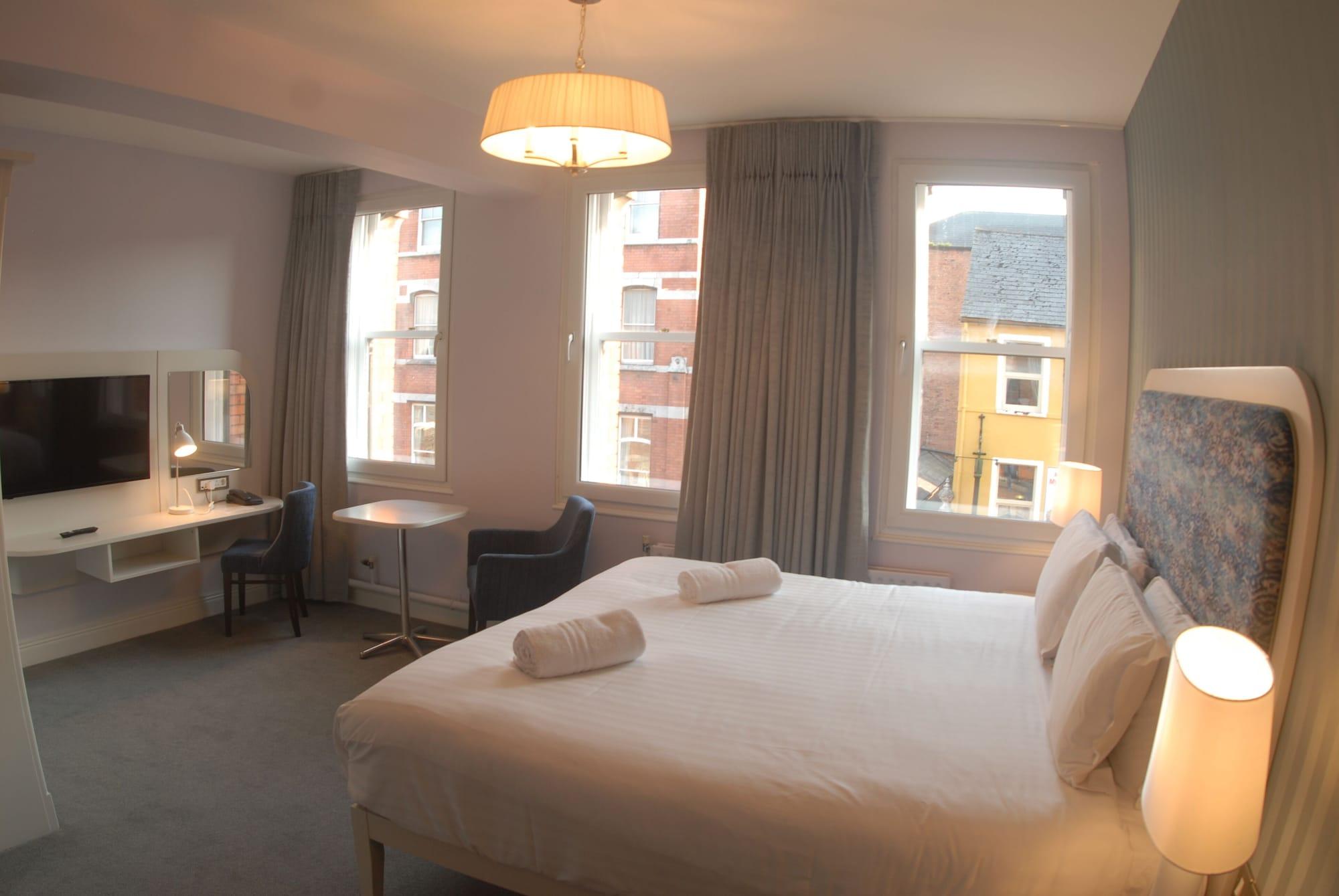 Isaacs Hotel 3*
